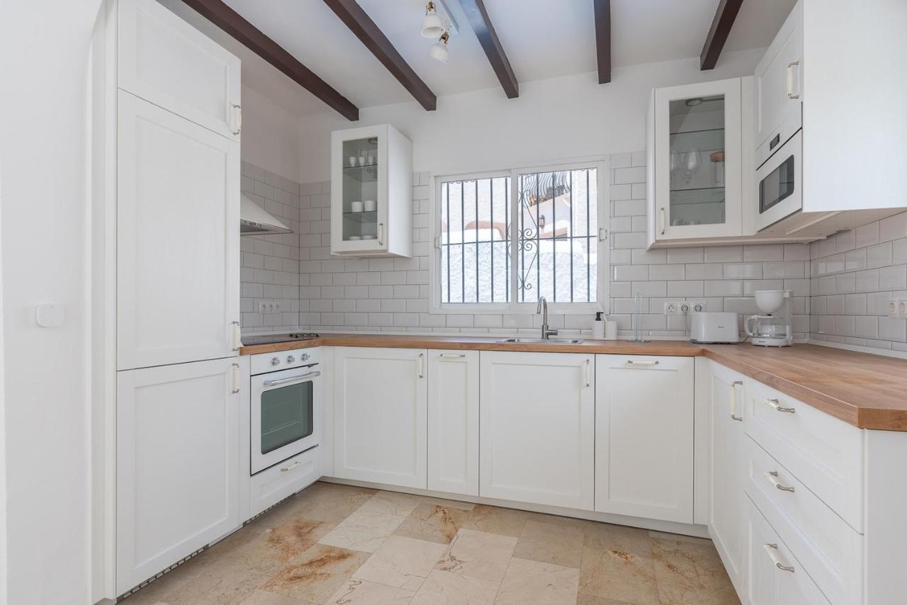 Lovely House With Private Pool In Burriana! Hébergement de vacances Nerja
